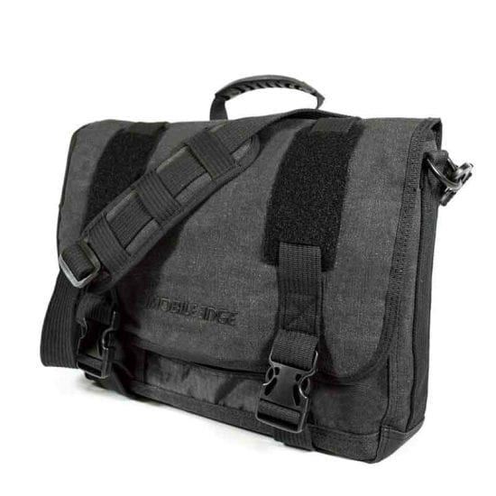 Mobile Edge MECME5 notebook case 17.3" Messenger case Charcoal1